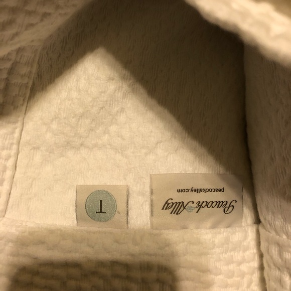 Beautiful Peacock Alley White threaded Twin Coverlet - Picture 3 of 4